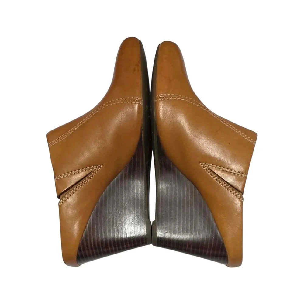 Clarks Artisan Womens 7 Tan Leather Wedge Mules Almond Toe Shoes